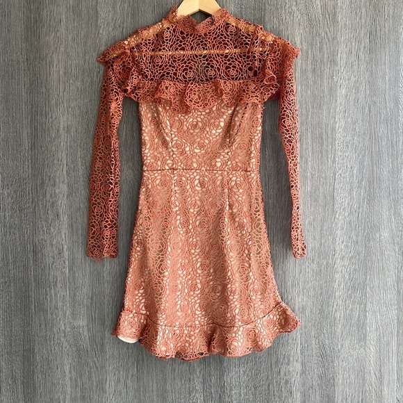 NWT Saints & Secrets Rose Lace Mini Dress with Keyhole Back Size Small - Picture 3 of 6